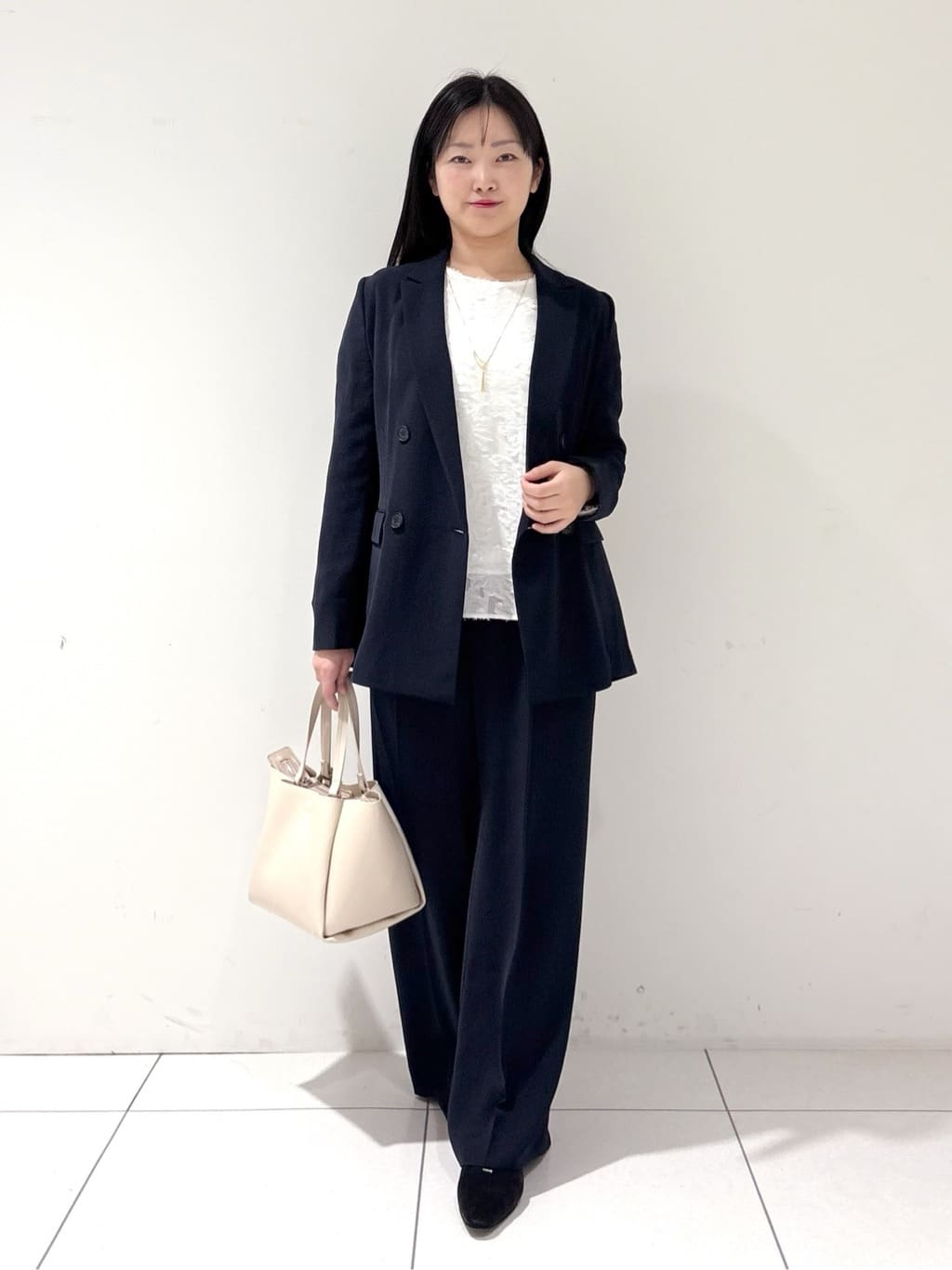 momokoさんの「INDIVI｜【華やか／大人シアー／セレモニー】カットフリンジブラウス」を使ったコーディネート