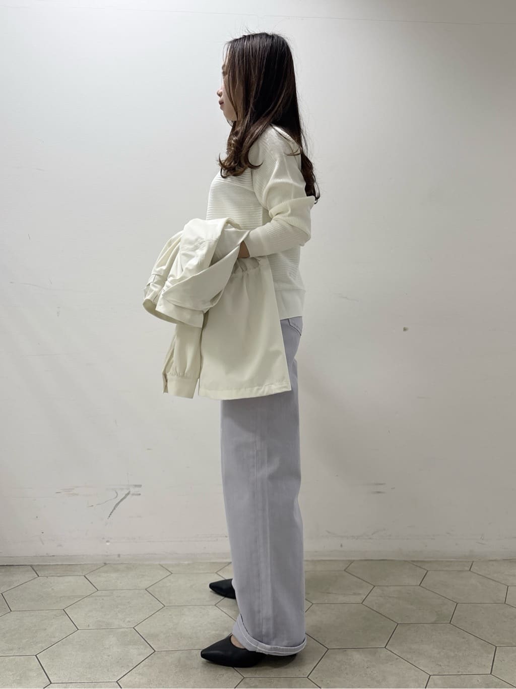 kahoさんの「INDIVI｜【撥水／フード取外し可】凹凸素材ブルゾン」を使ったコーディネート