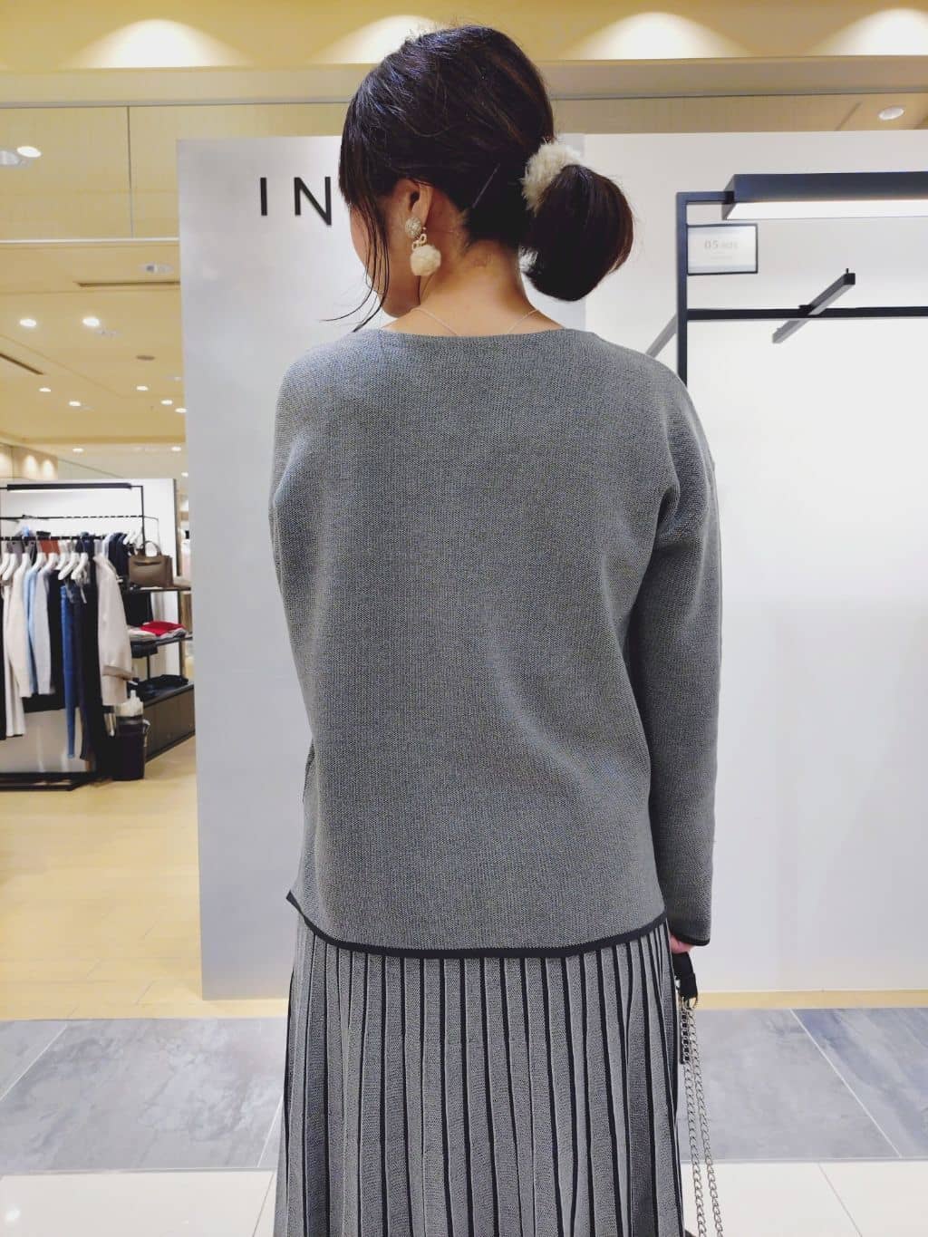 TOMOMIさんの「INDIVI｜【洗える／SETUP可能】ジャカードニット プリーツスカート」を使ったコーディネート