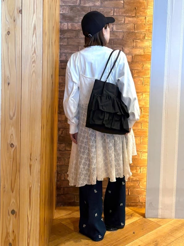 mieさんの「SHOO･LA･RUE｜【前後2WAYネック】レイヤードスタイルにおすすめ レースキャミチュニック」を使ったコーディネート