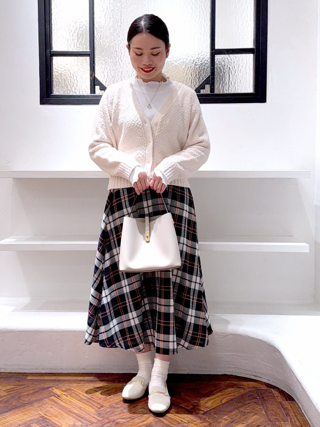 あんりさんの「grove｜高評価！【洗える】リラックスして着たい、Vネックカーディガン」を使ったコーディネート