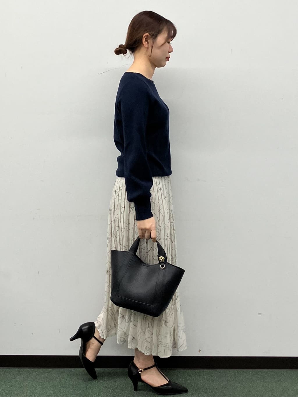 MAYUKIさんの「index｜ラメスカラップビジューデザインニット【洗濯機OK】《6col／S～LL》」を使ったコーディネート