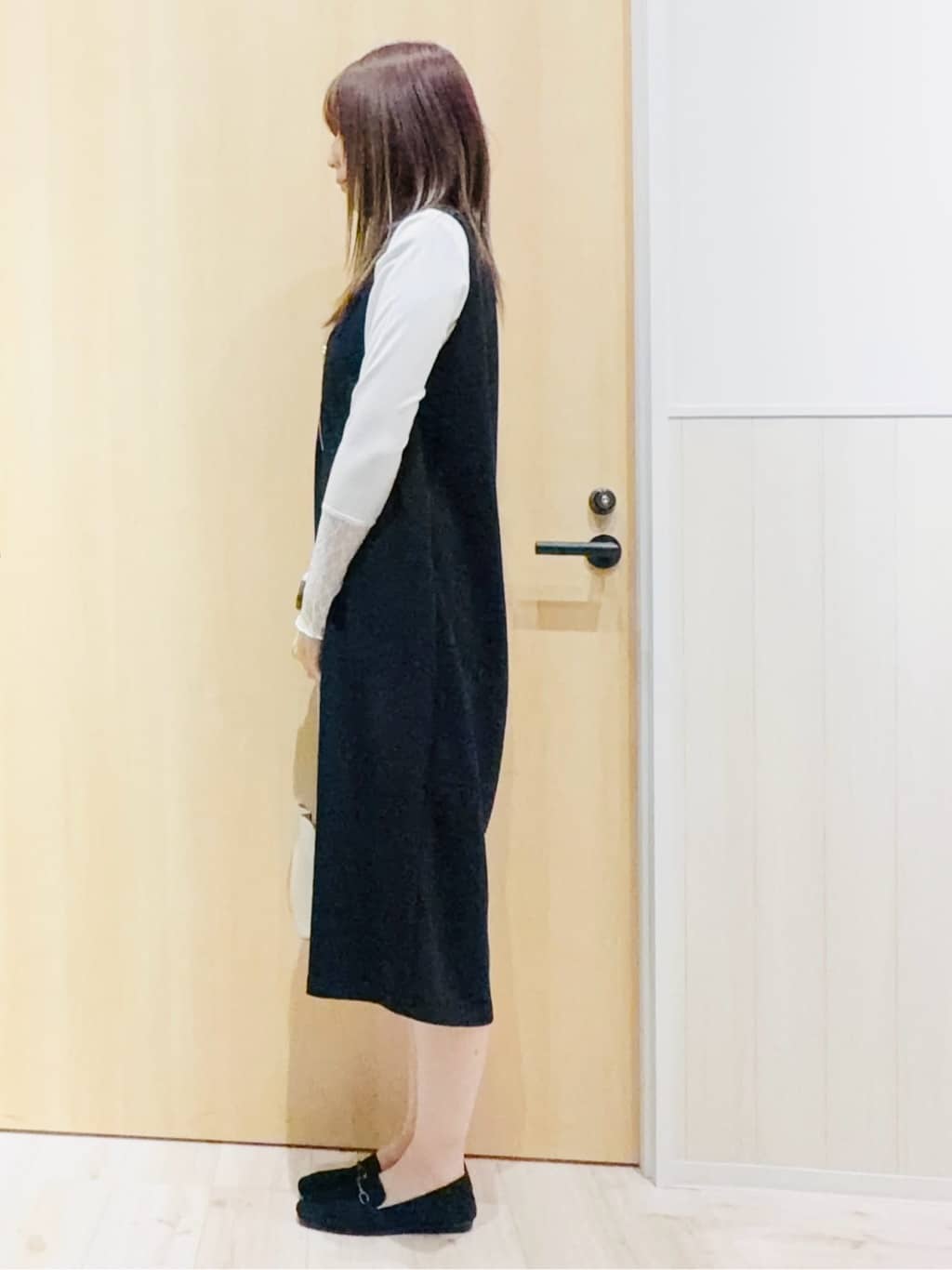 Naさんの「SHOO･LA･RUE｜コンパクトながらしっかり入る 一枚革風 3層ショルダーバッグ」を使ったコーディネート