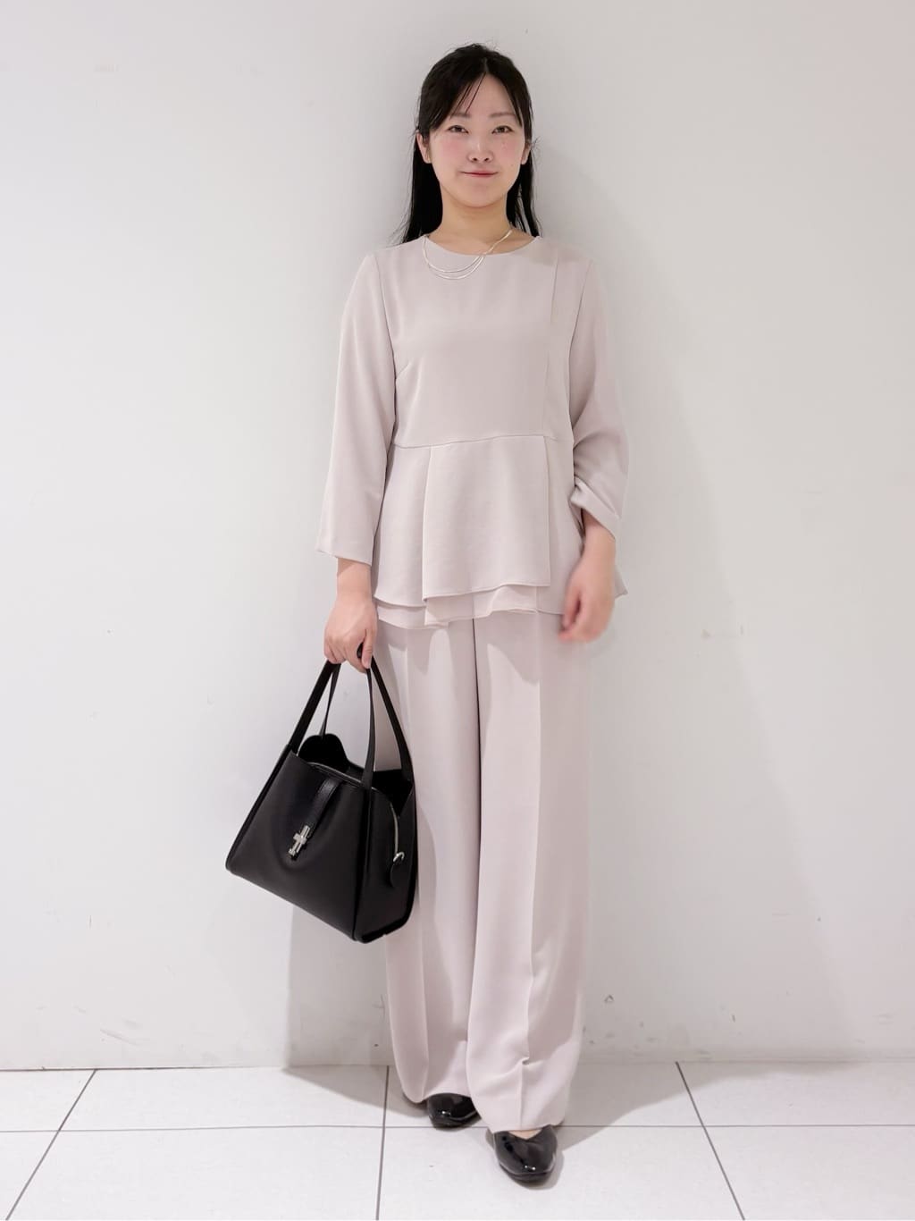 momokoさんの「INDIVI｜【洗える／UVケア／SETUP可】着る日傘ワイドパンツ」を使ったコーディネート