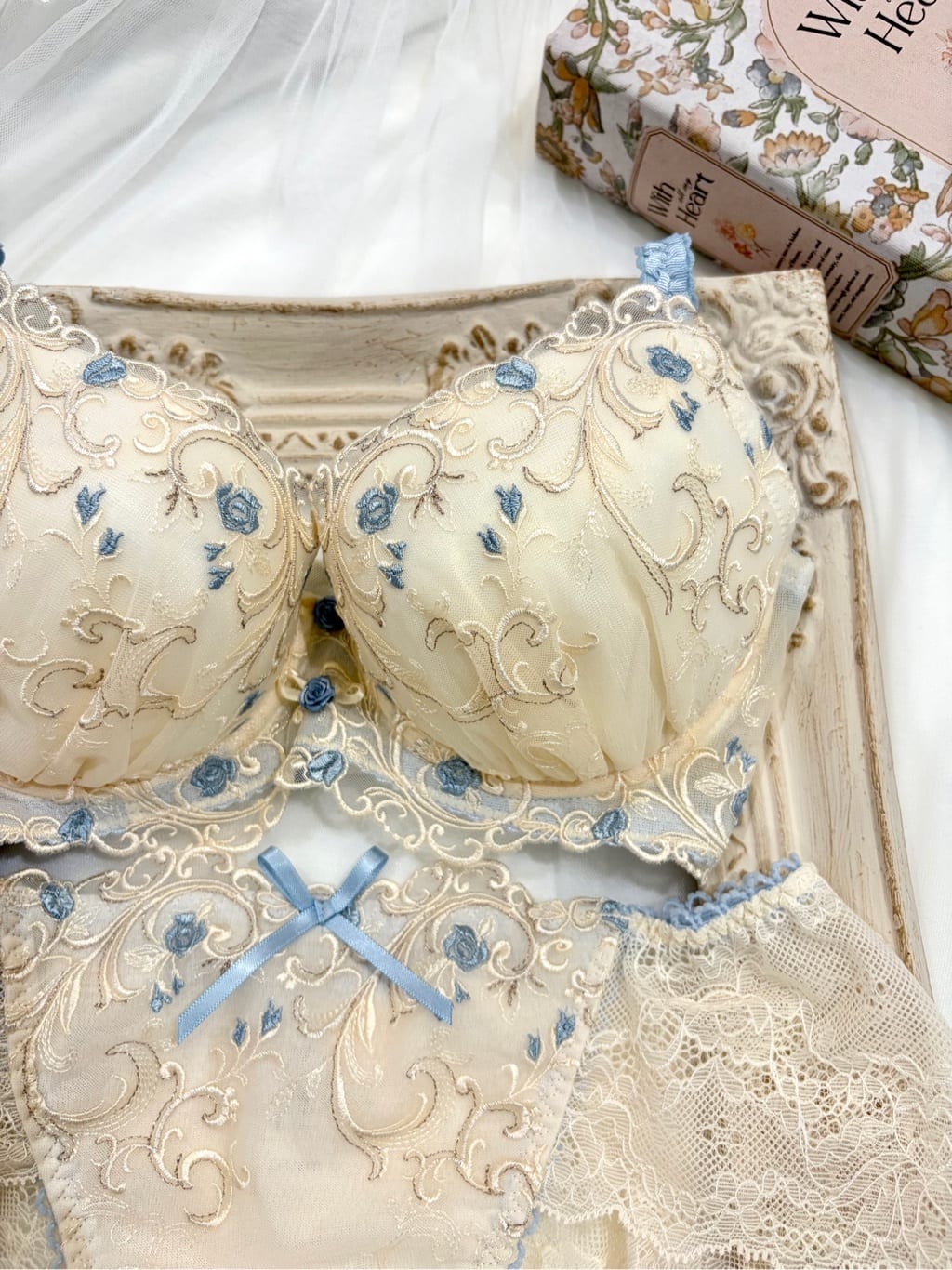 Rieさんの「Risa Magli｜シュテファニ ブラジャー (B-C) ＜Side Shape（サイドシェイプ）＞」を使ったコーディネート