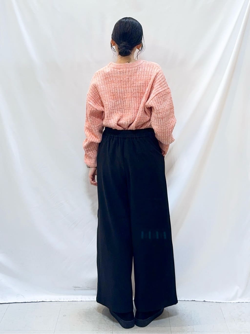 𝐇𝐢𝐫𝐨𝐦𝐢さんの「SHOO･LA･RUE｜【洗濯機可】ふわふわミックスカラーニット」を使ったコーディネート