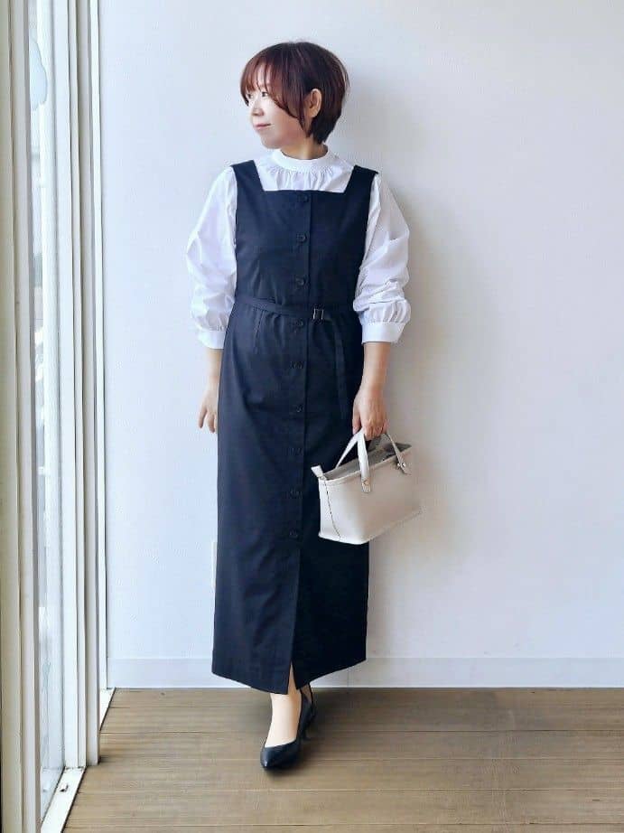 やじまさんの「UNTITLED｜【洗える/オンオフ使える】タイプライタースタンドネックブラウス」を使ったコーディネート