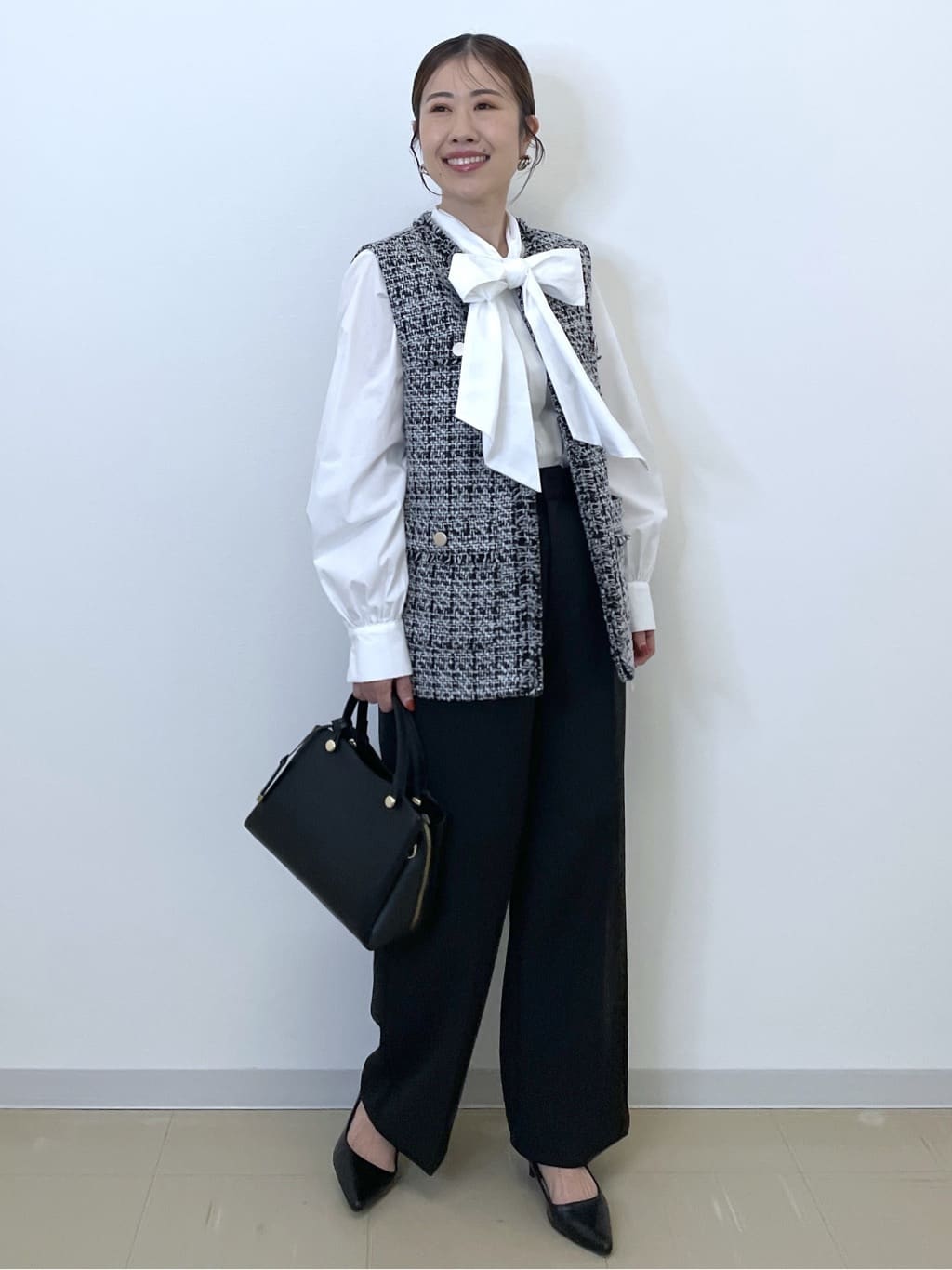 Akiさんの「OPAQUE.CLIP｜《通勤対応》ツイードジレ【洗える】」を使ったコーディネート