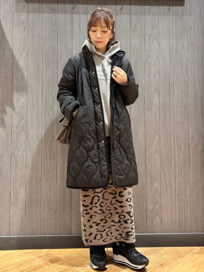 meiさんの「SHOO･LA･RUE｜【撥水/フード取り外し可】冬に嬉しいこだわり満載 ひょうたん柄キルトコート」を使ったコーディネート