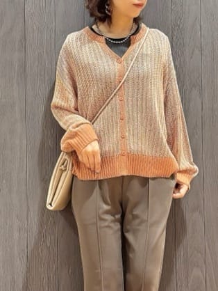 meiさんの「SHOO･LA･RUE｜【洗濯機可/S-LL】キーネックでお顔周りすっきり ざっくり編みカーディガン」を使ったコーディネート
