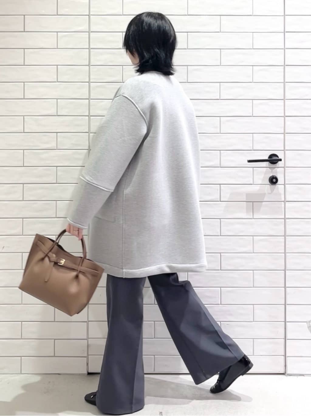しおりさんの「OPAQUE.CLIP｜リバーシブル配色ノーカラーコート【洗濯機OK】」を使ったコーディネート