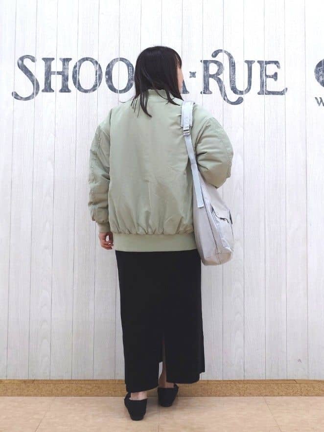 とろろさんの「SHOO･LA･RUE｜【洗濯機可/セットアップ可/毛玉になりにくい】心地よく穿ける ニットナロースカート」を使ったコーディネート