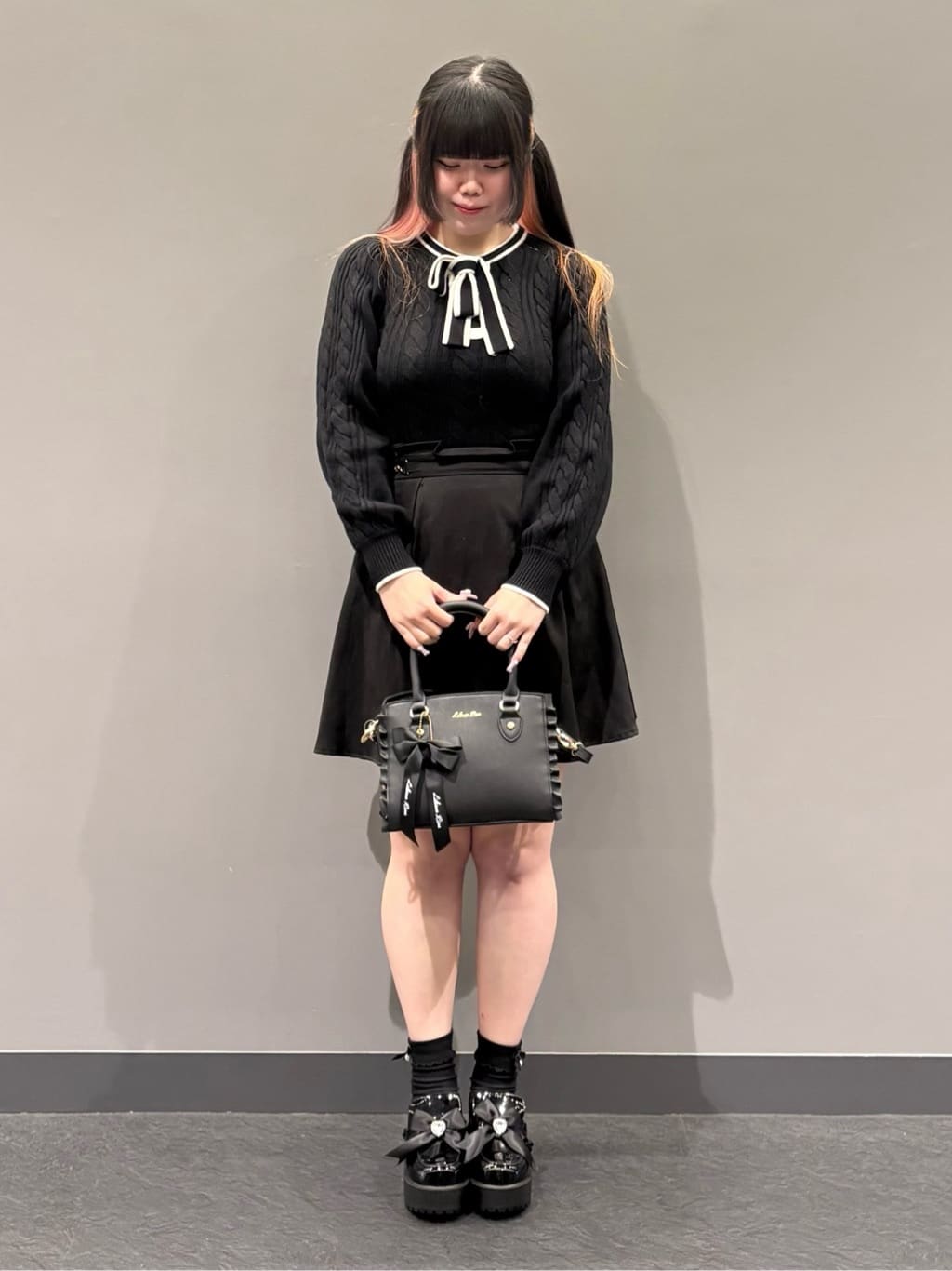 ひなさんの「ESPERANZA｜リボン付厚底ローファーパンプス」を使ったコーディネート