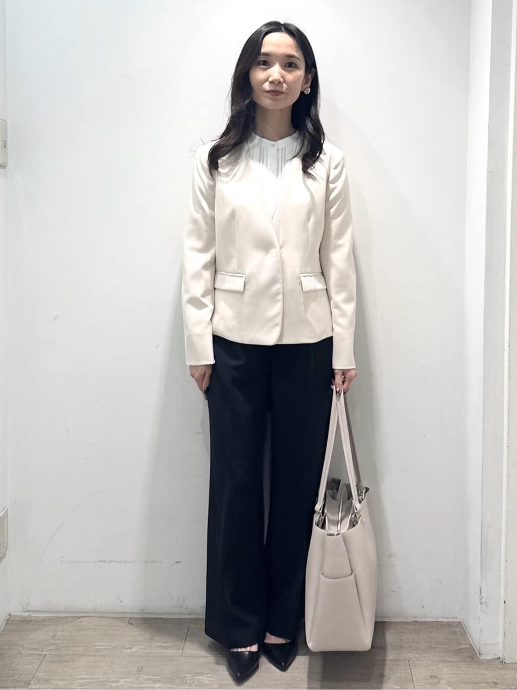 yuicciさんの「OPAQUE.CLIP｜《通勤／セットアップ対応》 パイピングVネックジャケット【洗濯機OK】」を使ったコーディネート