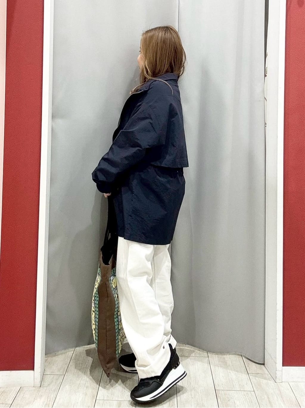 shioさんの「SHOO･LA･RUE｜MIX調 シンプルラグランスウェット」を使ったコーディネート
