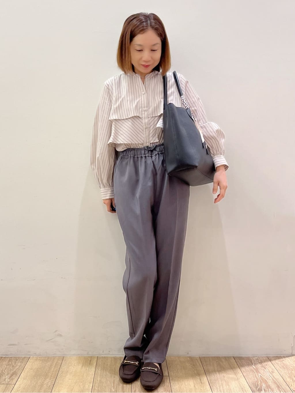kcさんの「OPAQUE.CLIP｜フリルキーネックシャツ【洗濯機OK／イージーアイロン／防シワ】《XS～LL／7col》」を使ったコーディネート