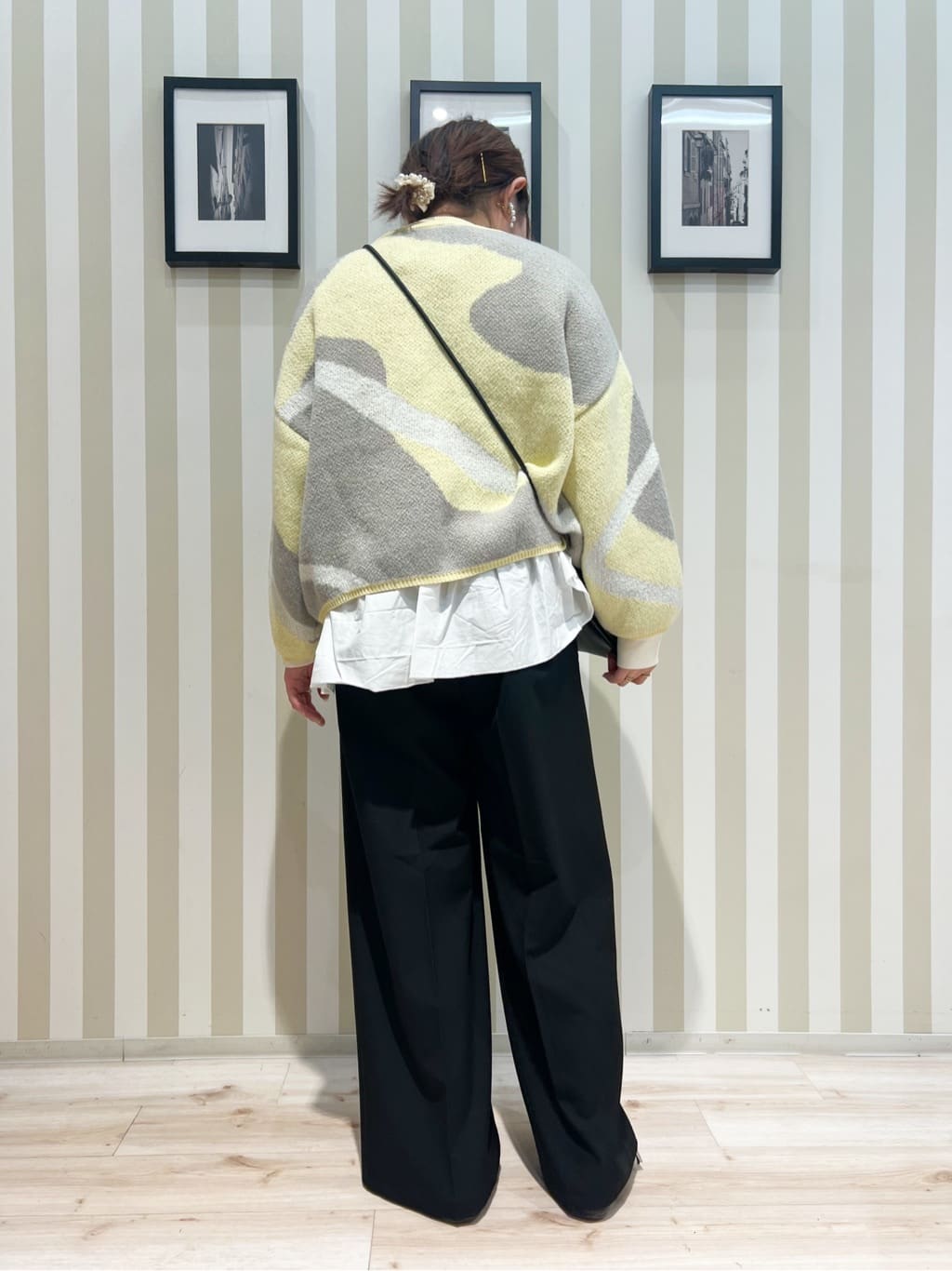 manaさんの「SHOO･LA･RUE｜【洗濯機可】ほんのり甘い アシンメトリーフリルの上品トップス」を使ったコーディネート