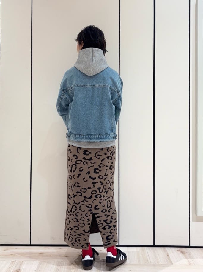ｓａｔｏｍｉさんの「SHOO･LA･RUE｜【セットアップ可/S-LL/なめらかタッチ】選べる3柄 ロゴ入りプルパーカ」を使ったコーディネート