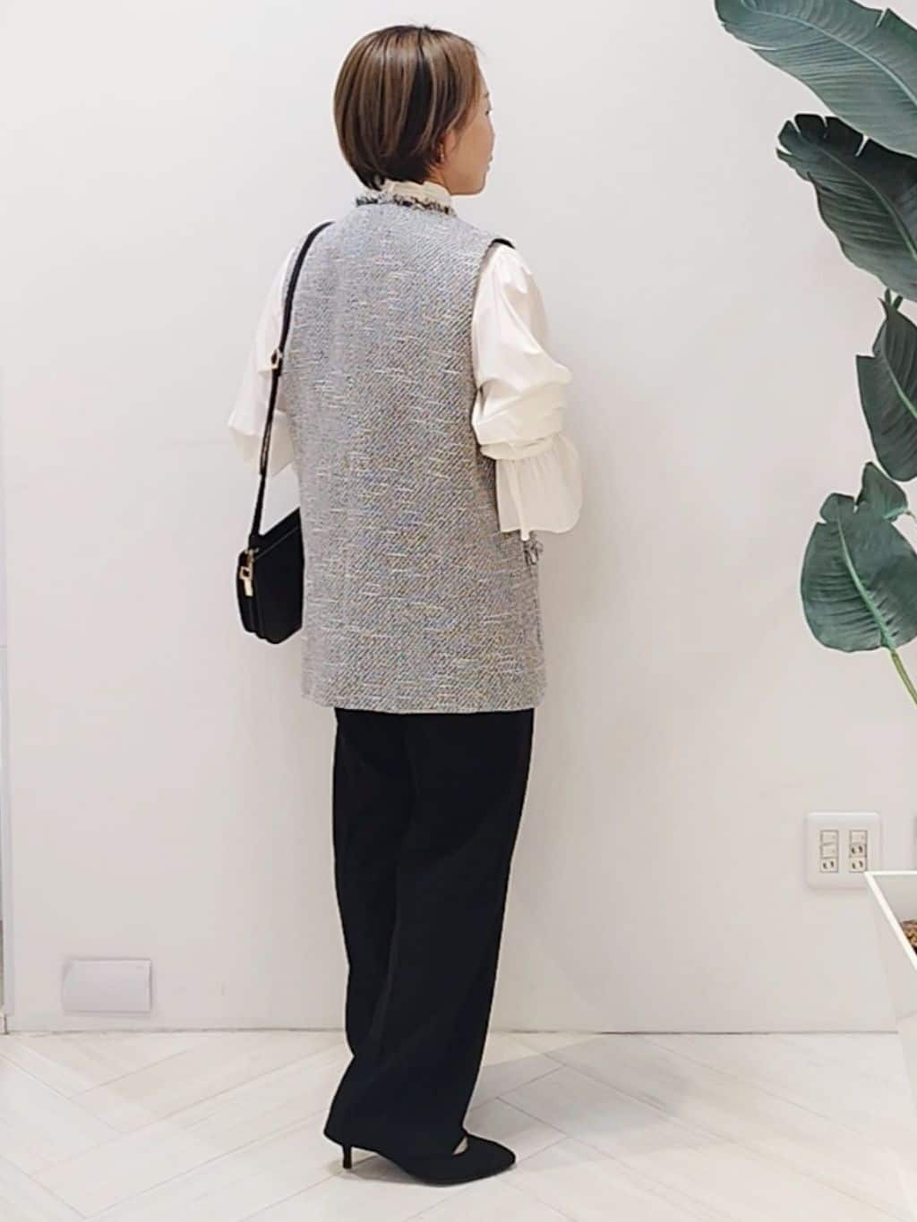 s u g iさんの「UNTITLED｜【オンオフ使える】スラブツイード ジレ」を使ったコーディネート