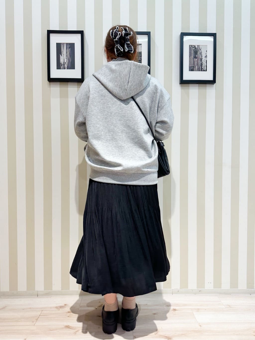 みさぼうさんの「SHOO･LA･RUE｜【洗濯機可/S-LL】レイヤードスタイルにも ぽこぽこジャカード ハイネックトップス」を使ったコーディネート