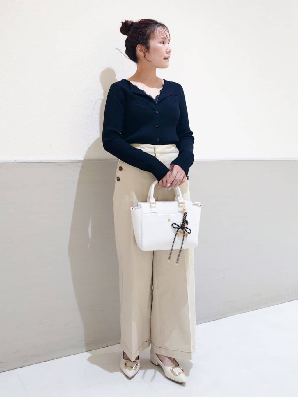 maruさんの「THE SHOP TK｜【通勤にもデイリーにも】CAVIAN 金ボタンダブルブレストジャケット」を使ったコーディネート
