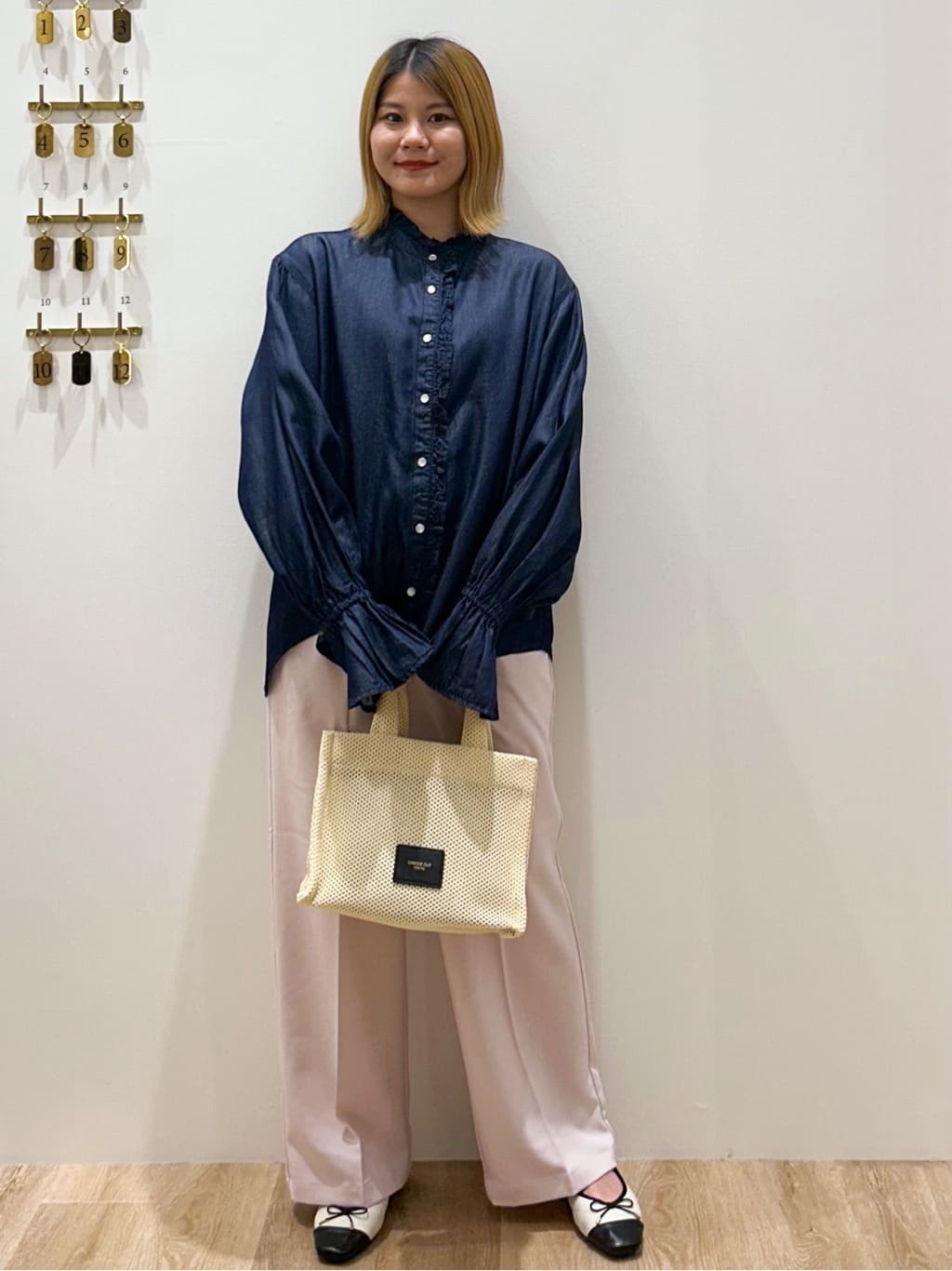 suzukaさんの「OPAQUE.CLIP｜セルロース混デニムフリルブラウス【洗濯機OK】」を使ったコーディネート