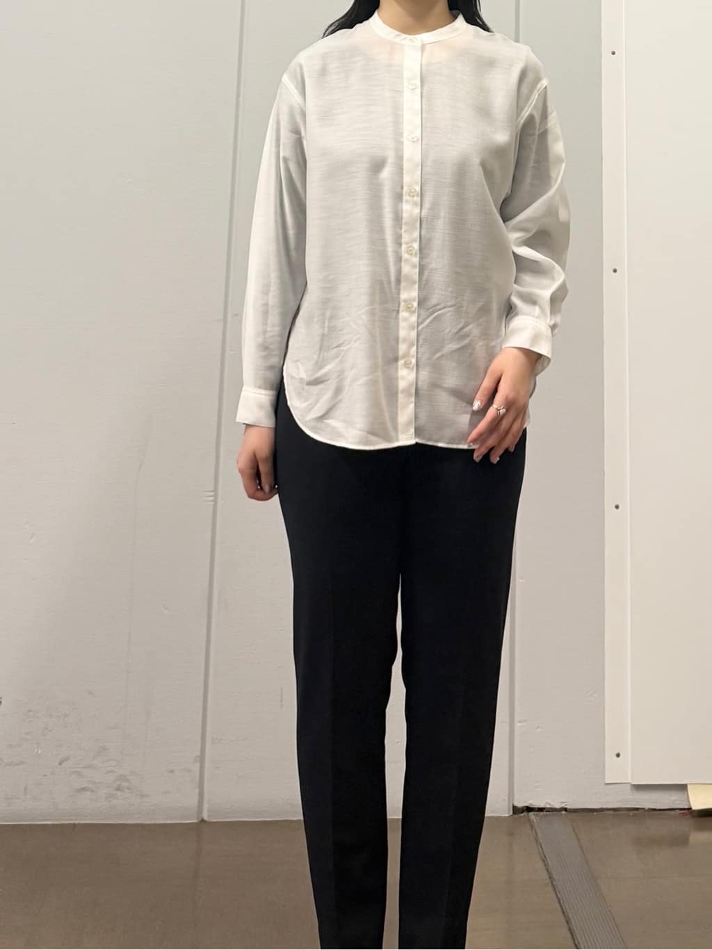 mizukiさんの「INDIVI｜【2WAY／シアー】バイアスチェック柄＆無地 カシュクールシャツ」を使ったコーディネート