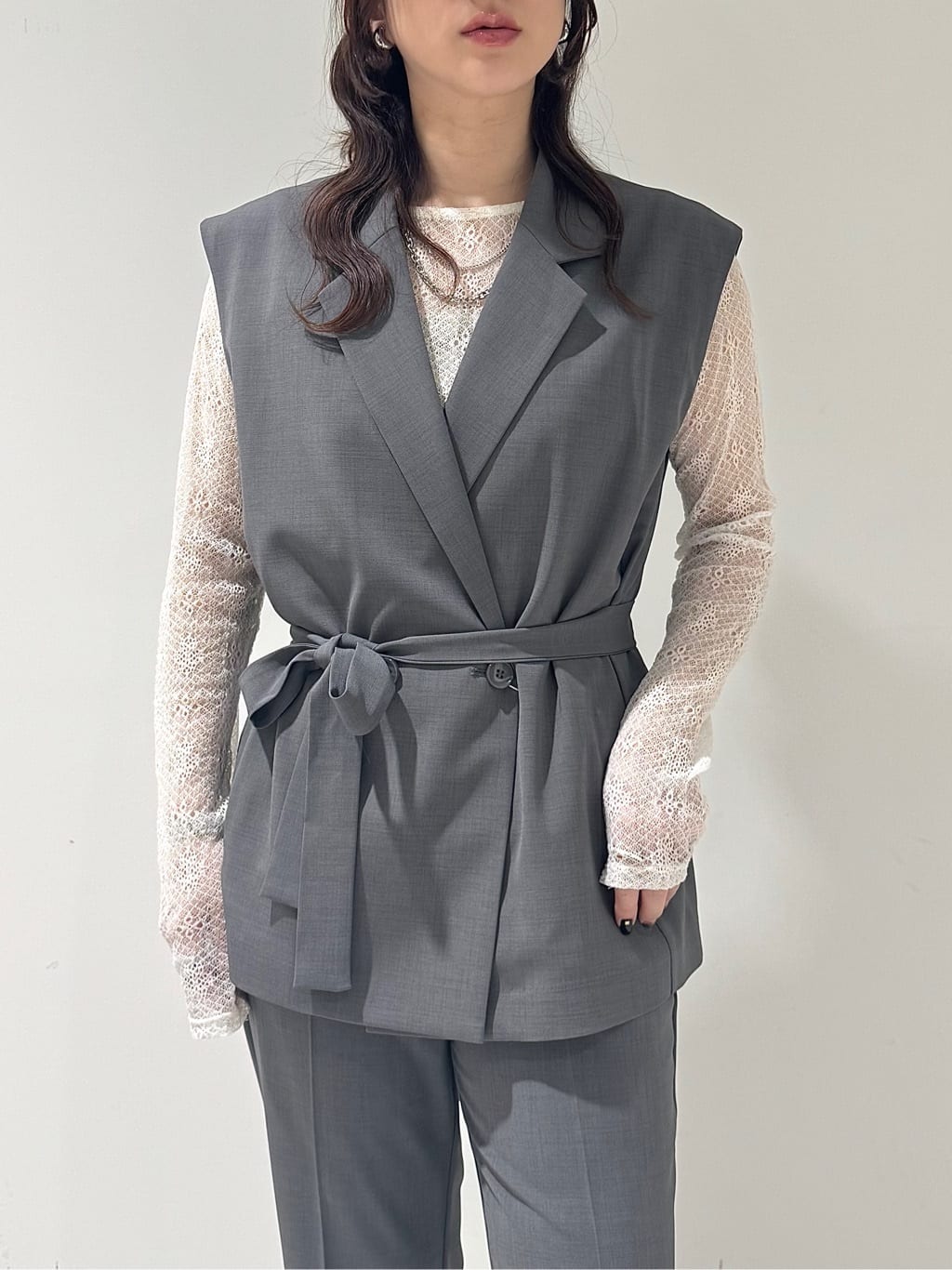そんさんの「INDIVI｜Comfy SET UP｜ベルテッドジレ【セットアップ対応／通勤／カセット服／接触冷感／UVカット】」を使ったコーディネート