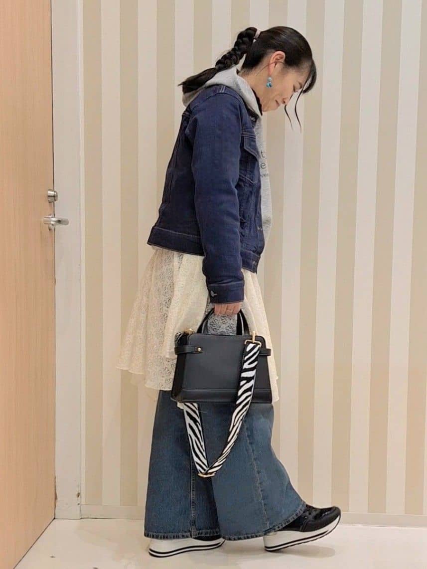 Saoさんの「SHOO･LA･RUE｜【セットアップ可/S-LL/なめらかタッチ】選べる3柄 ロゴ入りプルパーカ」を使ったコーディネート