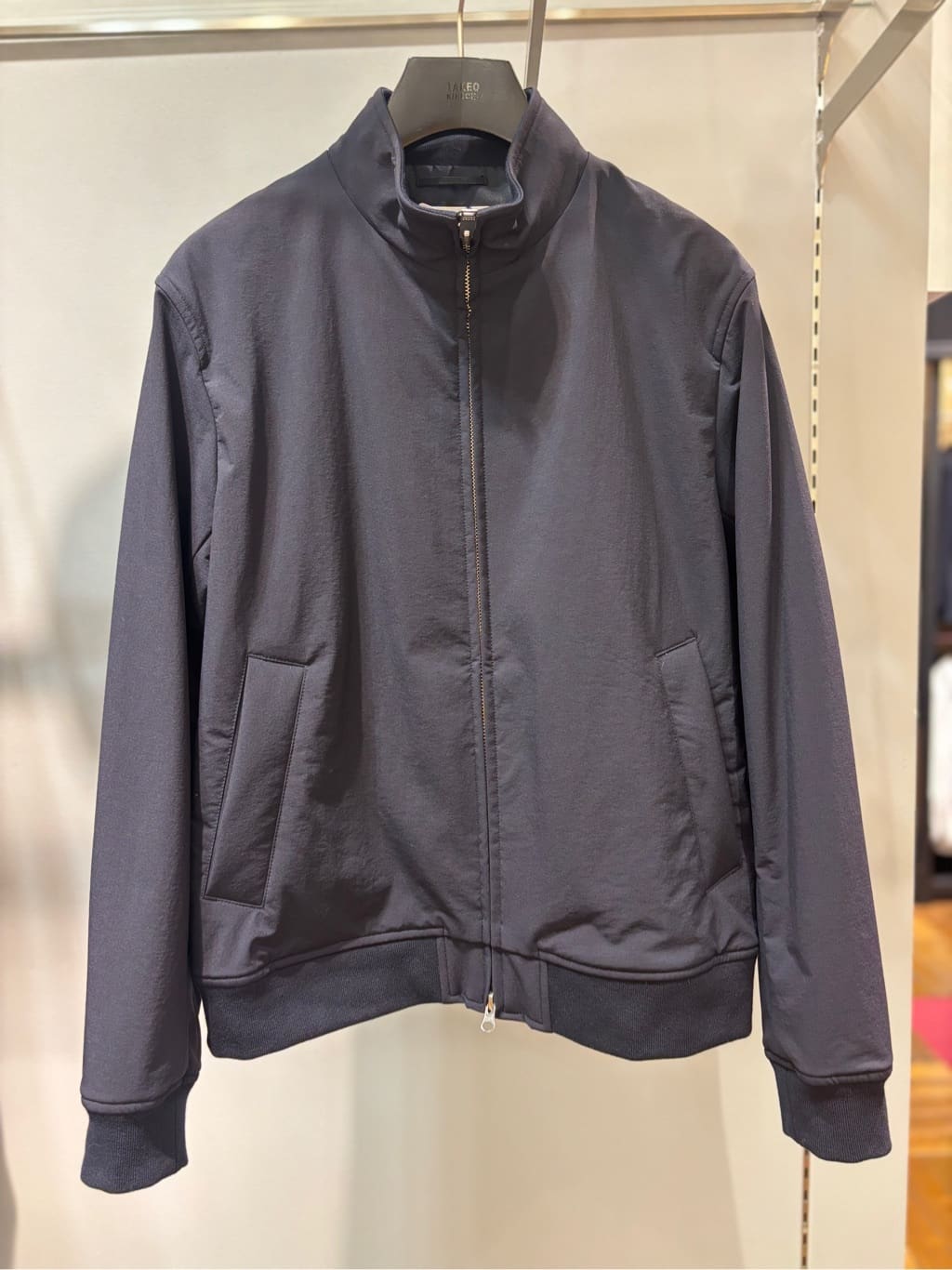 ヒナさんの「TAKEO KIKUCHI｜スタンドカラー ショート リブ ブルゾン」を使ったコーディネート