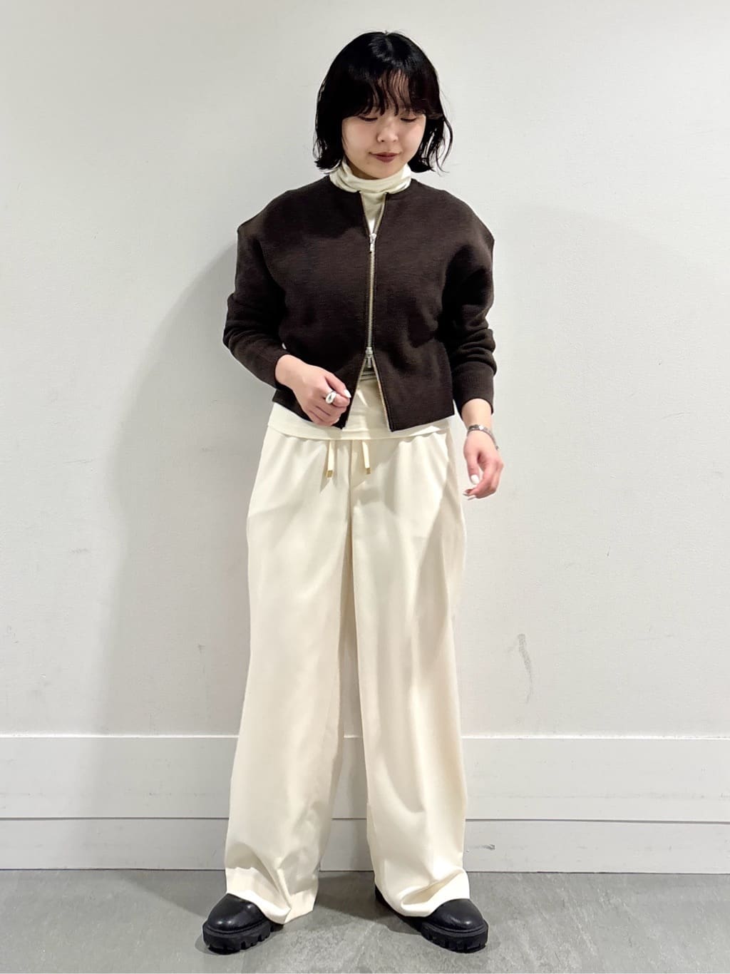 モエカさんの「UNTITLED｜【ゆったりサイズ／着丈短め】ジップニットカーディガン」を使ったコーディネート