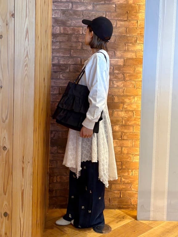 mieさんの「SHOO･LA･RUE｜【前後2WAYネック】レイヤードスタイルにおすすめ レースキャミチュニック」を使ったコーディネート