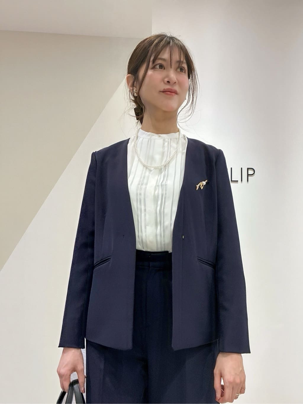 もんちゃんさんの「OPAQUE.CLIP｜《通勤／セットアップ対応》 Vネックジャケット／ダブルクロス【洗濯機OK】」を使ったコーディネート