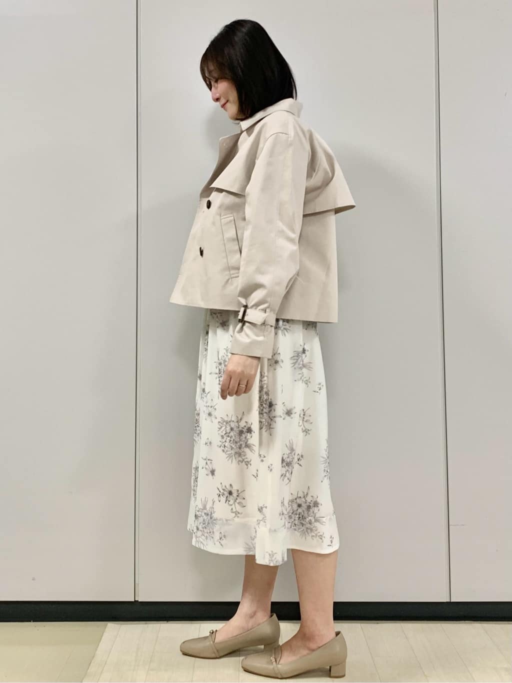kasumiさんの「index｜キャンディスリーブショートトレンチコート【洗濯機OK／撥水／防花粉】《5col》」を使ったコーディネート