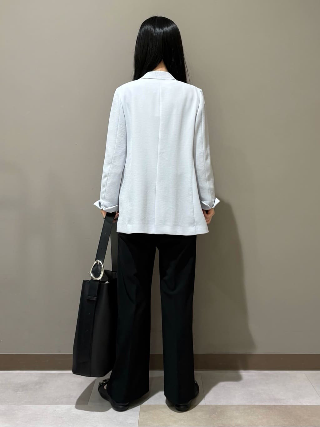 KEIKOさんの「INDIVI｜【撥水／軽量】ミニマル スタンドカラーコート」を使ったコーディネート