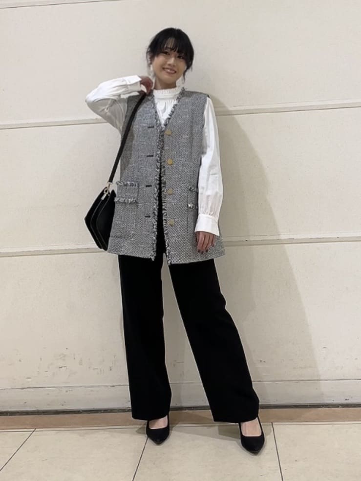 watanabeさんの「UNTITLED｜【オンオフ使える】スラブツイード ジレ」を使ったコーディネート