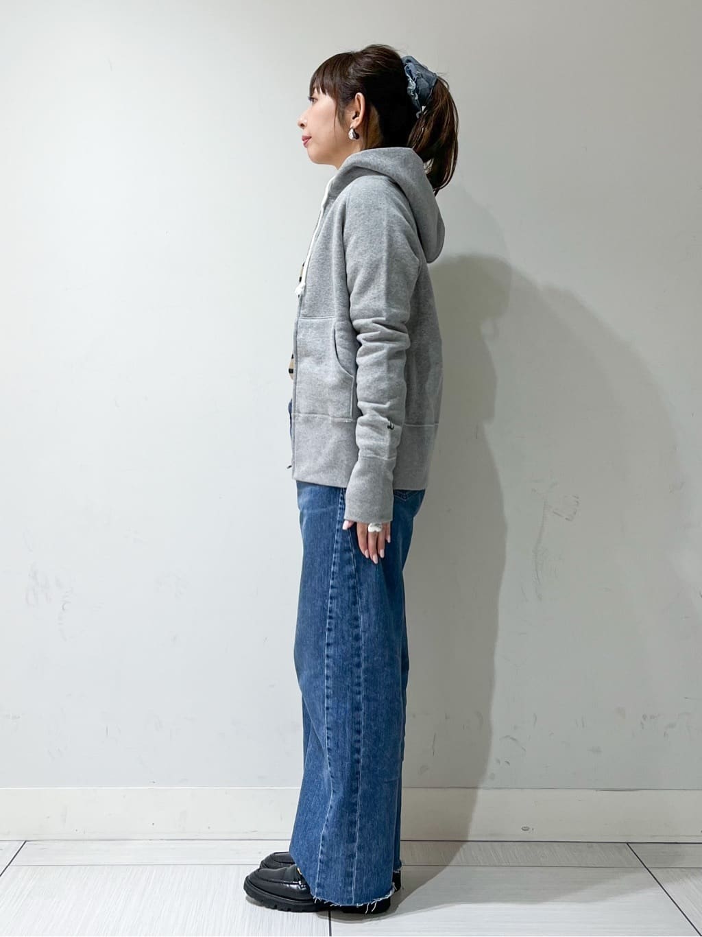 じゅんさんの「DRESSTERIOR｜デキシー吊裏毛ジップアップパーカ」を使ったコーディネート