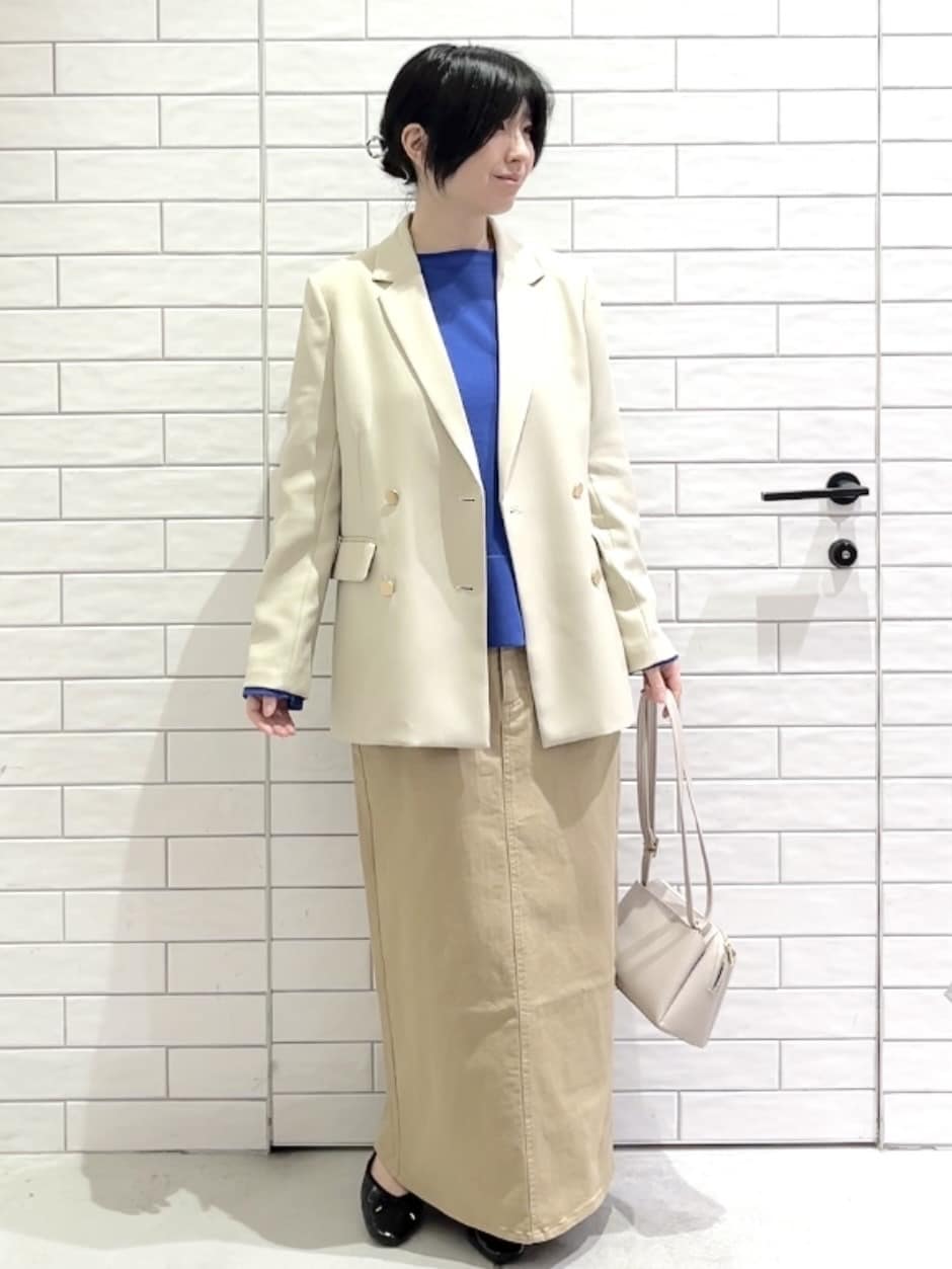 しおりさんの「OPAQUE.CLIP｜金ボタンダブルブレストテーラードジャケット／セットアップ対応【洗える】」を使ったコーディネート