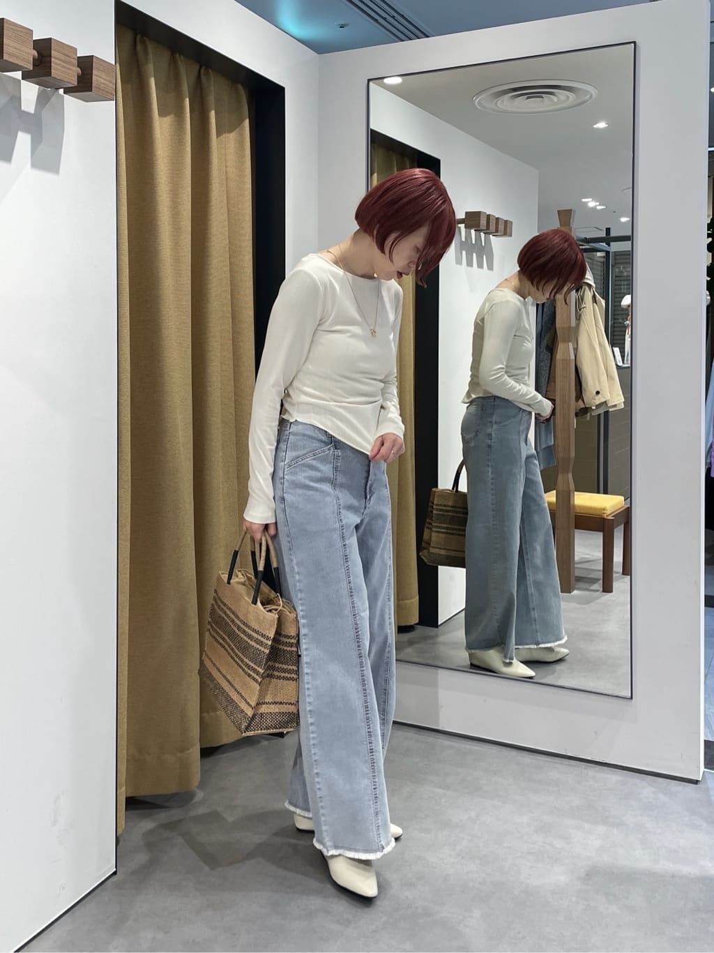 mikuさんの「INDIVI｜バックオープンリブ長袖Tシャツ」を使ったコーディネート