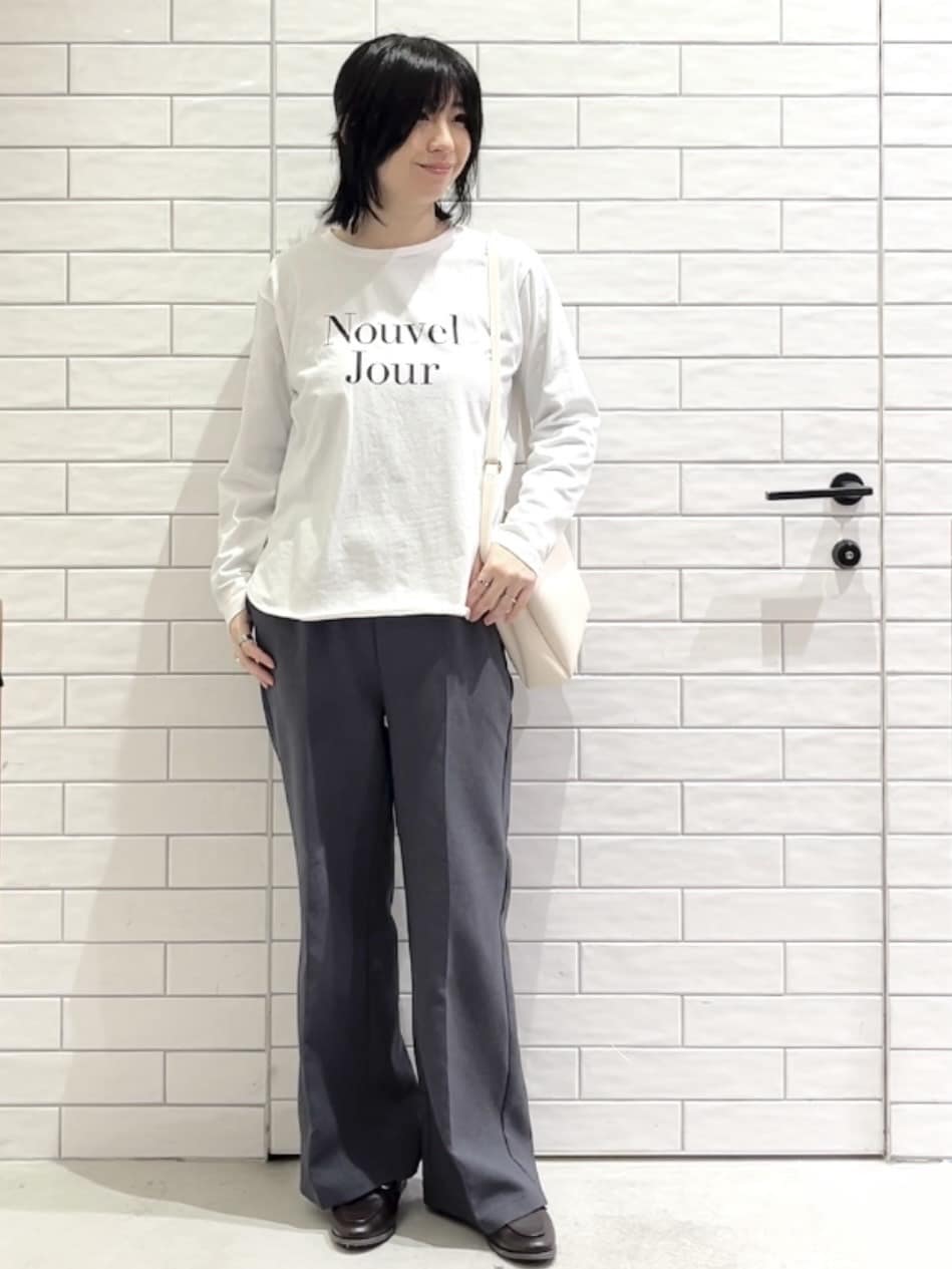 しおりさんの「OPAQUE.CLIP｜ロゴプリントロングTシャツ【洗濯機OK】」を使ったコーディネート