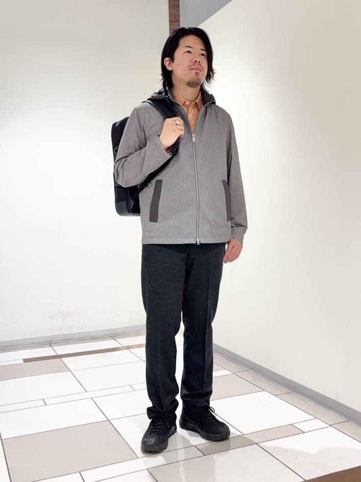 及川さんの「TAKEO KIKUCHI｜2WAYアクティブ ライト ブルゾン」を使ったコーディネート