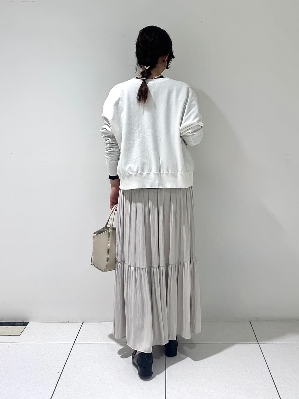 そんさんの「INDIVI｜【洗える／前後2WAY／アンサンブル可能】ドルマンスリーブカーディガン」を使ったコーディネート