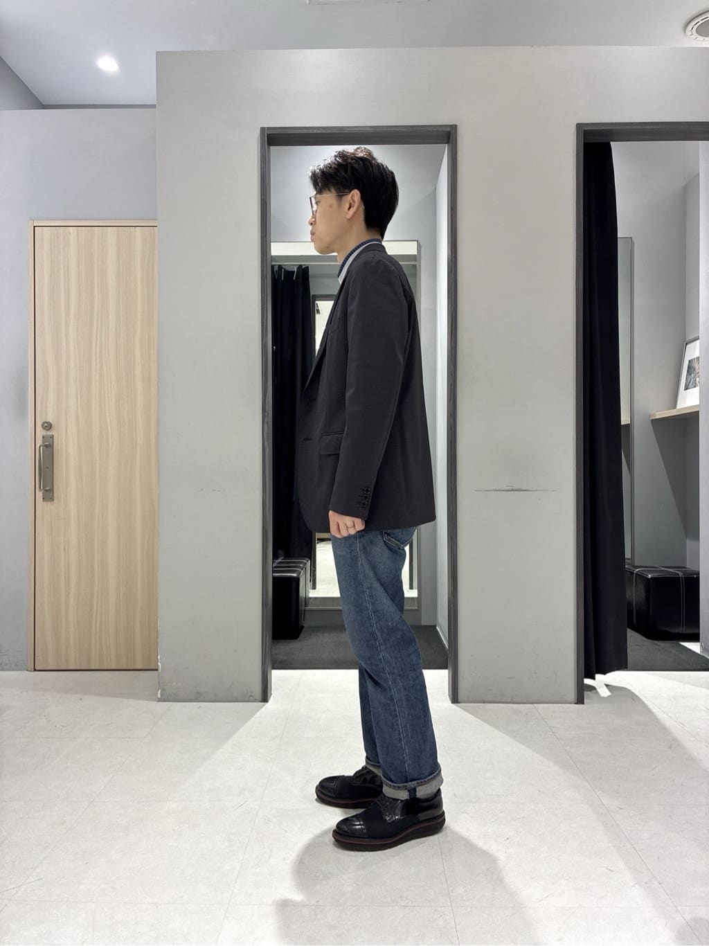 わいずみさんの「TAKEO KIKUCHI｜【360&deg;ストレッチ／軽量】None Of Stress ライト ジャケット（セットアップ対応）」を使ったコーディネート