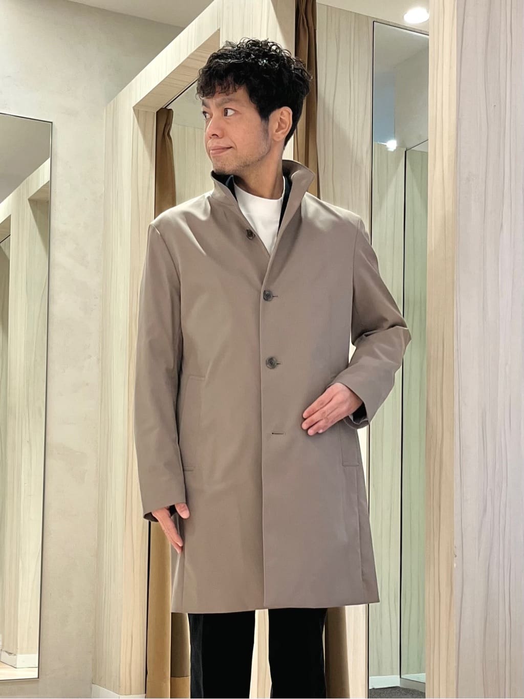 URAさんの「TAKEO KIKUCHI｜撥水ツイル スタンドカラー コート」を使ったコーディネート