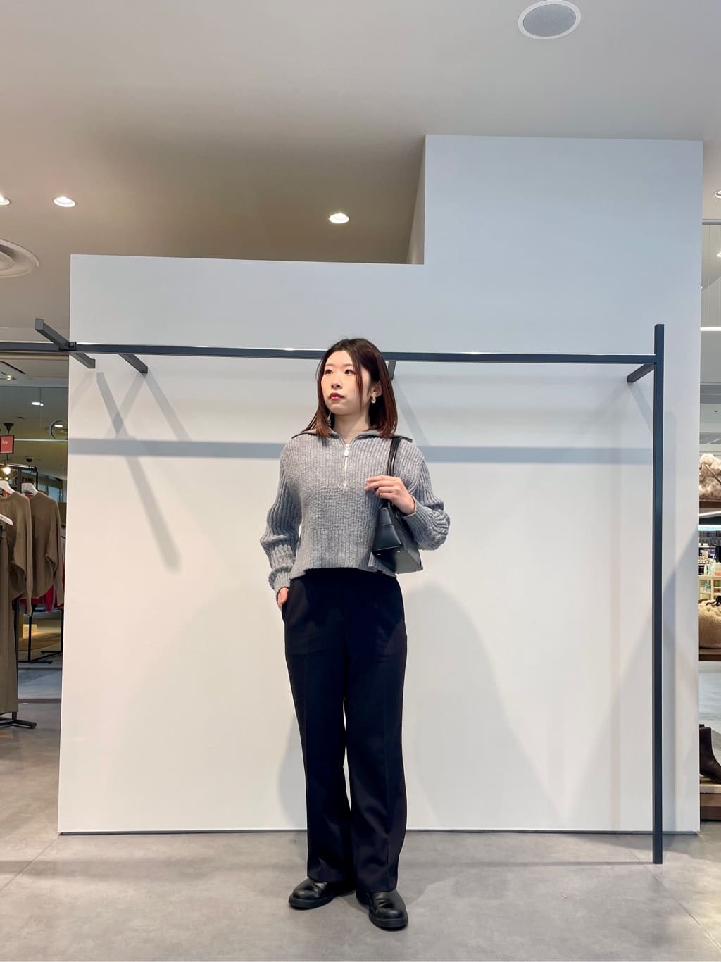 amiさんの「INDIVI｜Timeless｜ストレートフレアパンツ」を使ったコーディネート