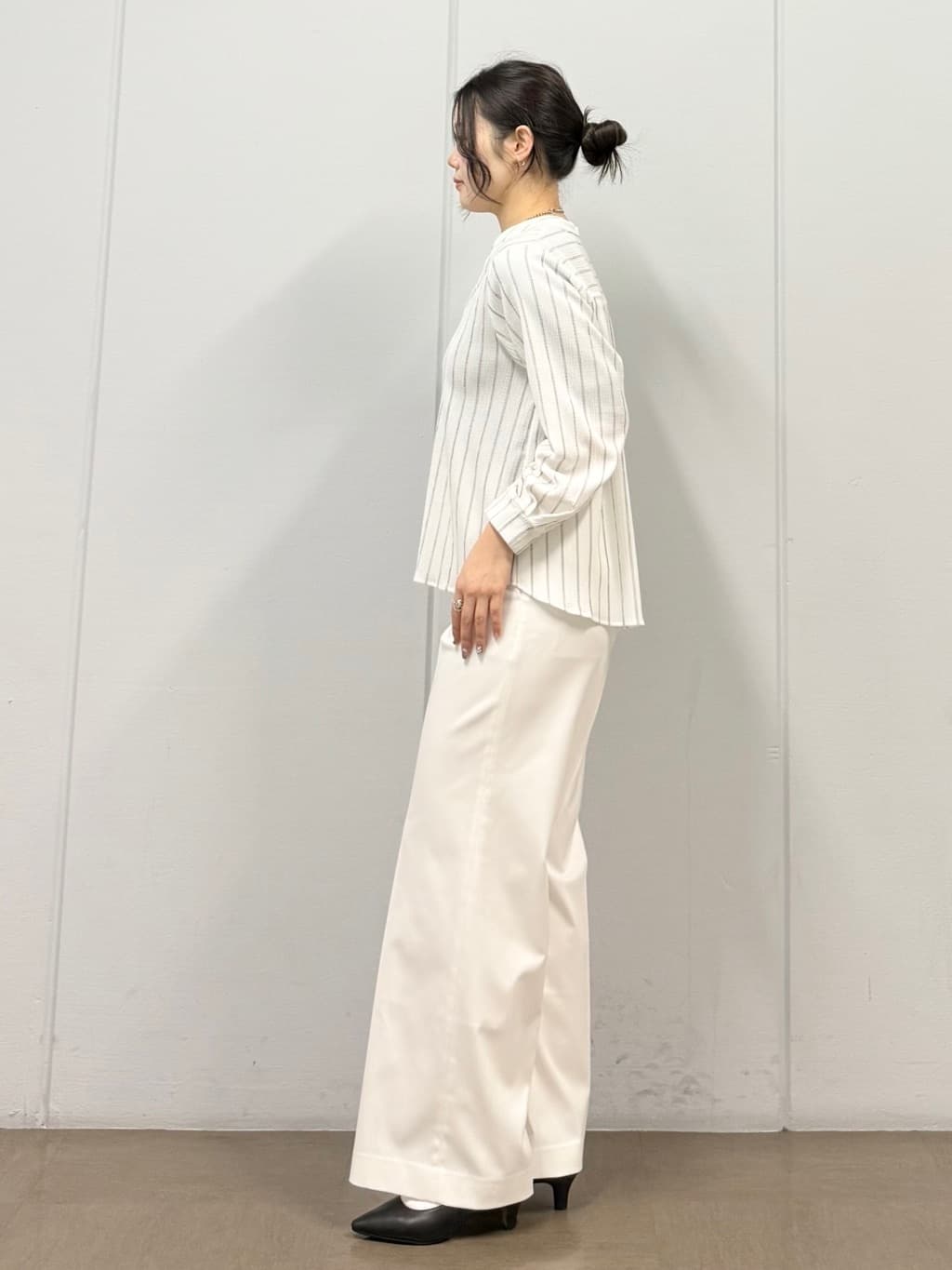 mizukiさんの「INDIVI｜【花粉付着防止／撥水／UVケア】名品トレンチコート」を使ったコーディネート