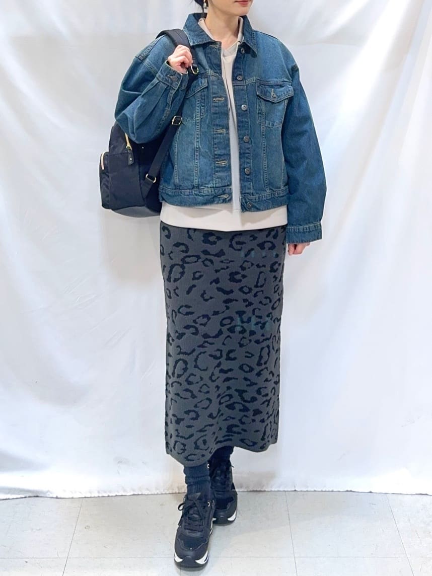 𝐇𝐢𝐫𝐨𝐦𝐢さんの「SHOO･LA･RUE｜【S-LL】シンプルコーデが惹き立つ レオパード柄ニットナロースカート」を使ったコーディネート