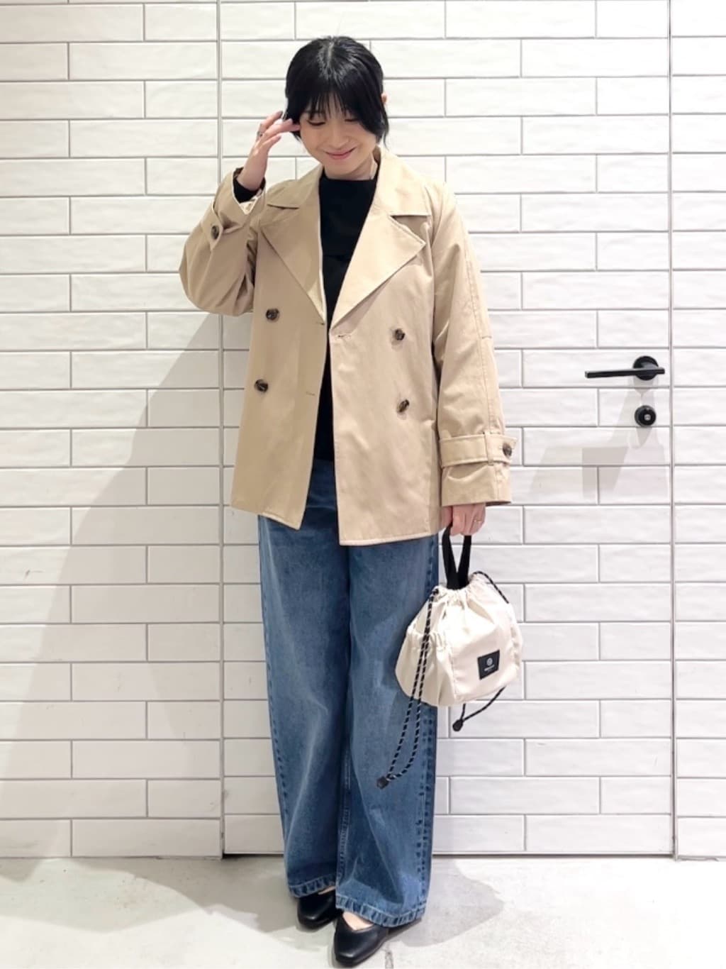 しおりさんの「OPAQUE.CLIP｜ミドルトレンチコート【洗濯機OK】」を使ったコーディネート