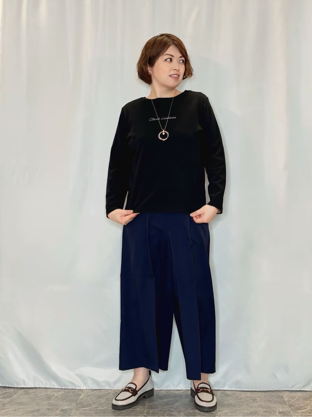 たみさんの「SHOO･LA･RUE｜【UV/抗菌防臭/洗濯機可】小さめロゴの大人スムースロンT」を使ったコーディネート