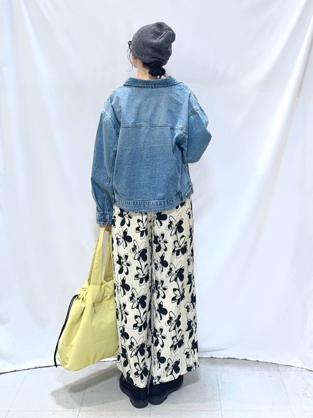 𝐇𝐢𝐫𝐨𝐦𝐢さんの「SHOO･LA･RUE｜【SHOO・LA・RUE DENIM】羽織るだけでこなれる　オーバーサイズデニムジャケット」を使ったコーディネート